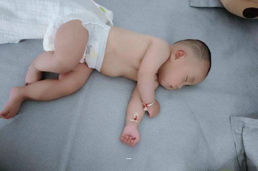 长宁宝宝胳膊上起红疙瘩 长宁宝宝胳膊上起红疙瘩